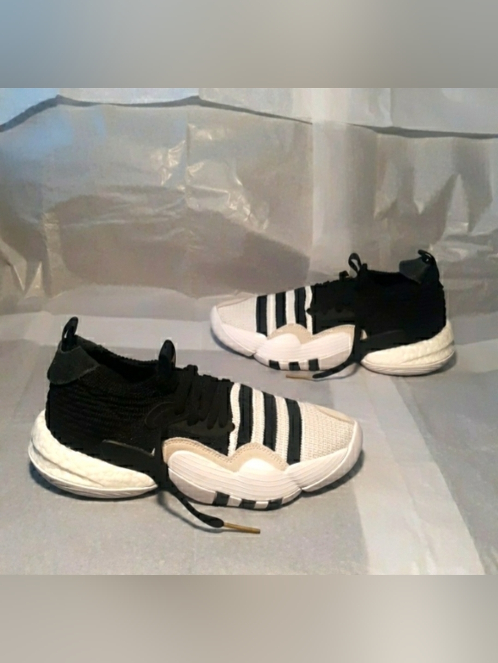 adidas Trae Young Sneakers Brand NEW, Women 8 = 6.5Y